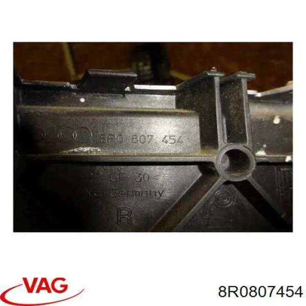 Направляюча заднього бампера, права VAG 8R0807454 ціна, від 17.96 USD