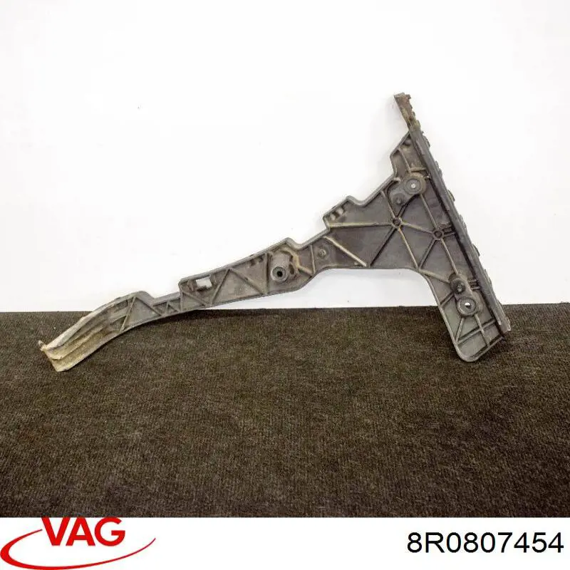 Направляюча заднього бампера, права 8R0807454 VAG