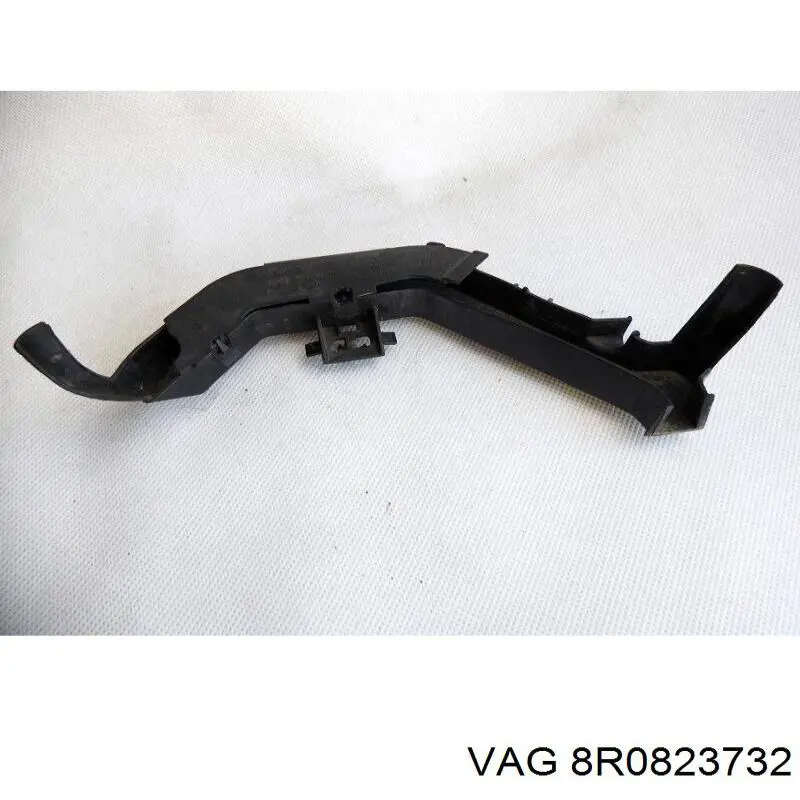 8R0823732 VAG Гумка ущільнювача під капот