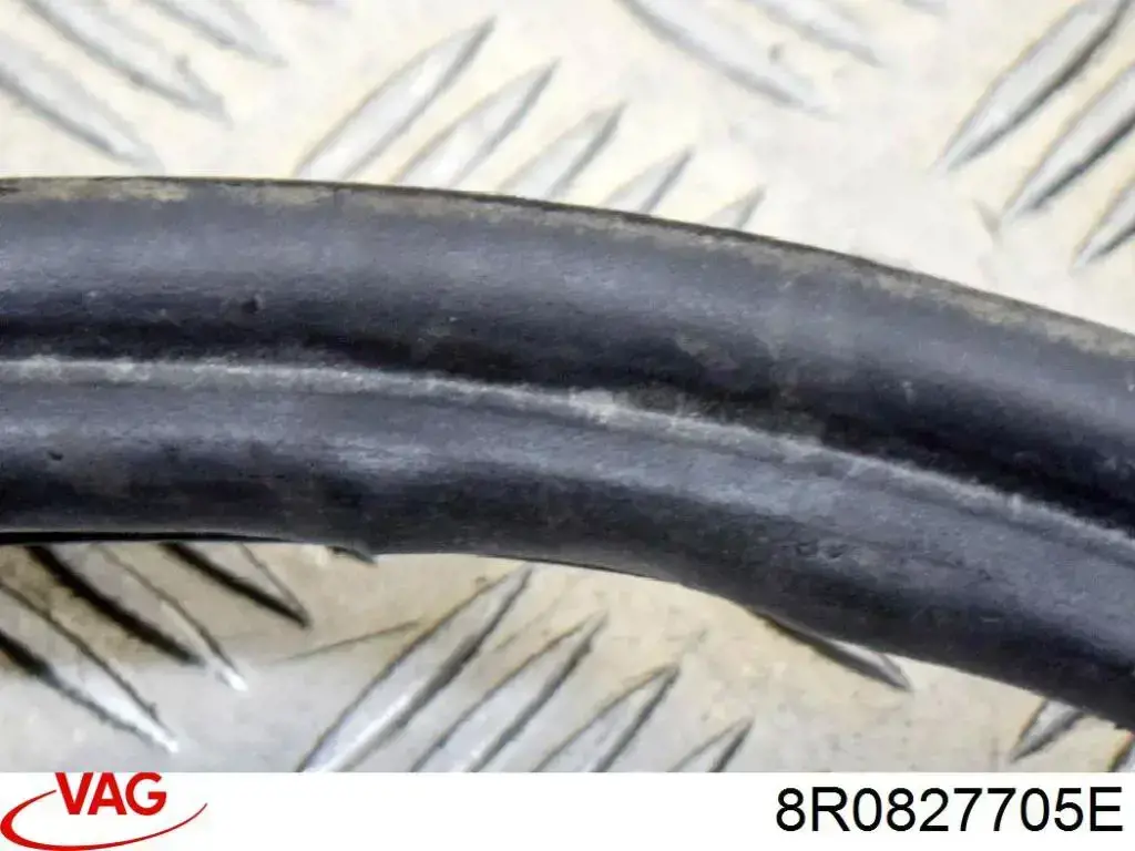 Ущільнювач кришки багажника VAG 8R0827705D ціна, від 25.34 USD