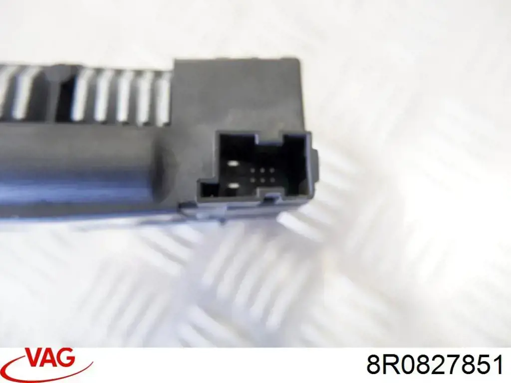 Купити 8R0827851 VAG Амортизатор двері багажника