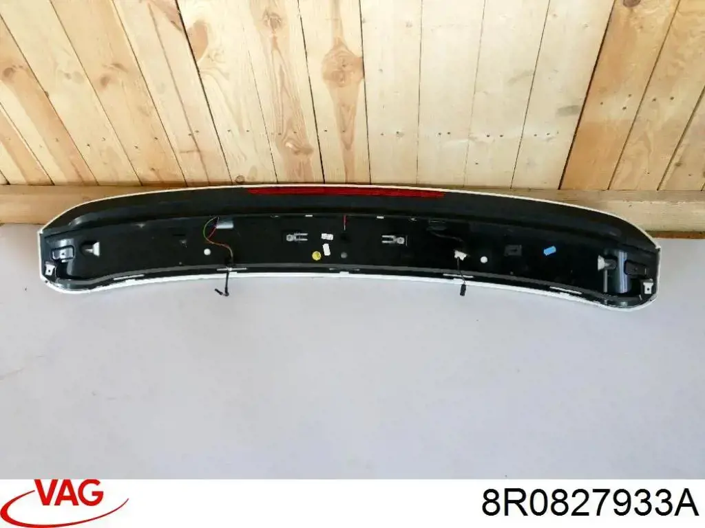 Купити 8R0827933A VAG Спойлер задніх дверей