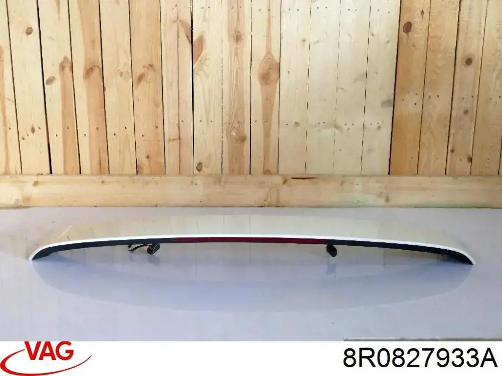 Спойлер 3/5-х, задніх дверей VAG 8R0827933A