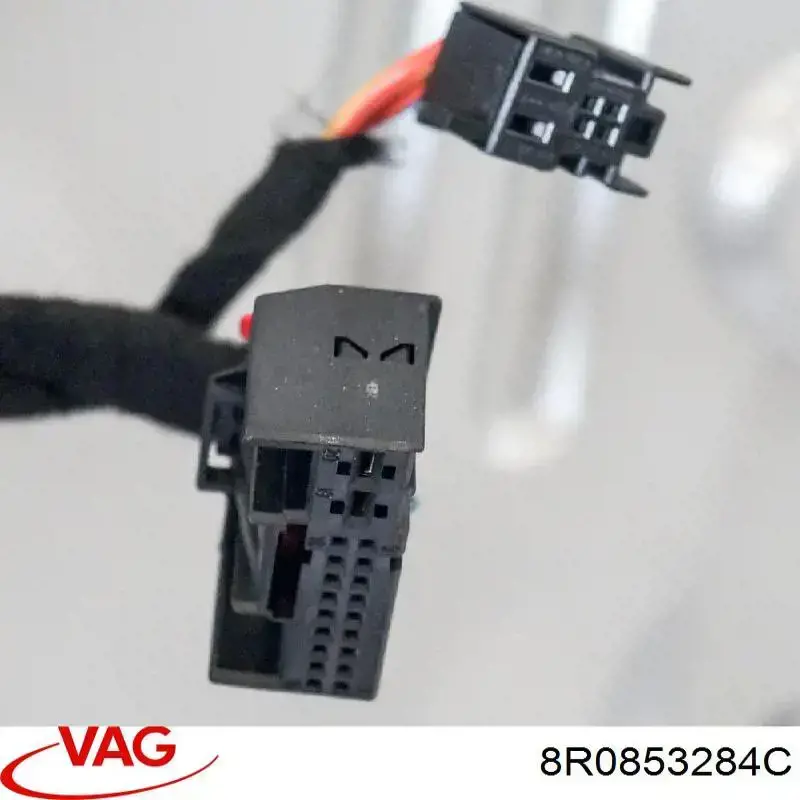 Купити 8R0853284C VAG Молдинг опускного скла нижній, двері передньої, правої
