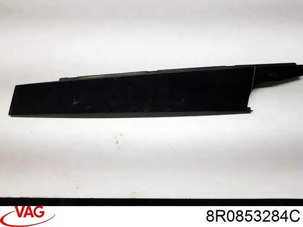 Молдинг опускного скла нижній, двері передньої, правої 8R0853284C VAG