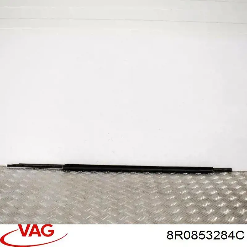 Молдинг опускного скла нижній, двері передньої, правої VAG 8R0853284C ціна, від 19.00 USD