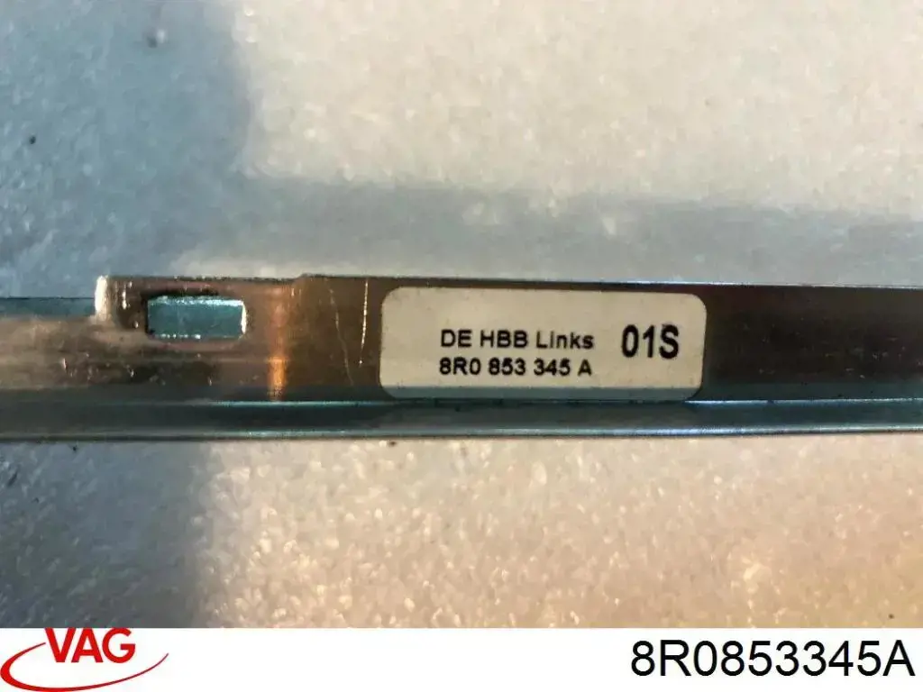 Купити 8R0853345A VAG Молдинг заднього скла, лівий
