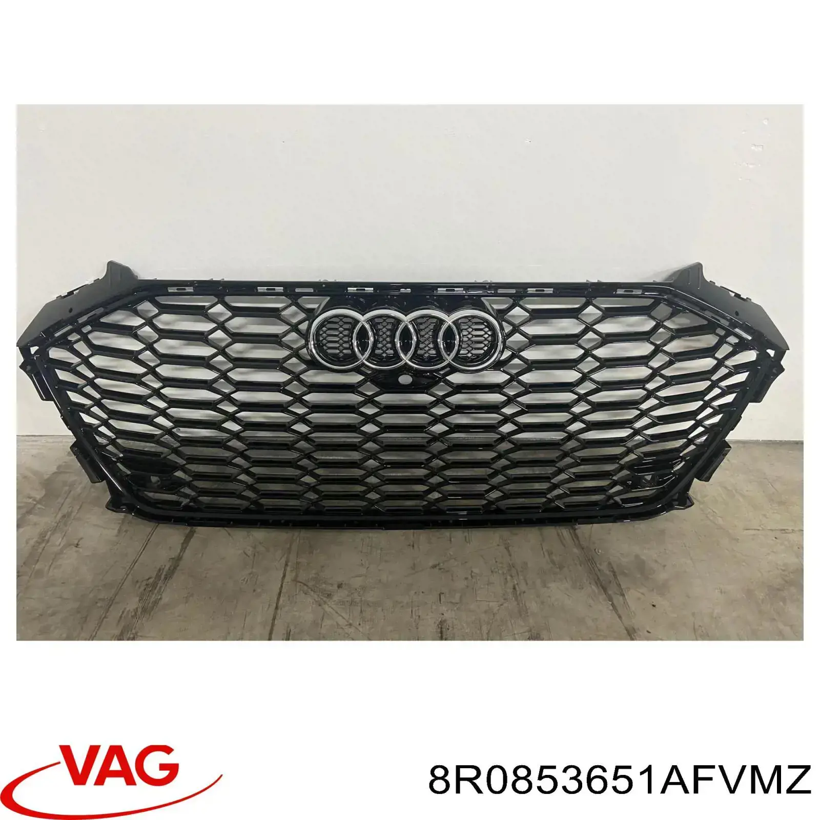 Решітка радіатора 8R0853651AFVMZ VAG
