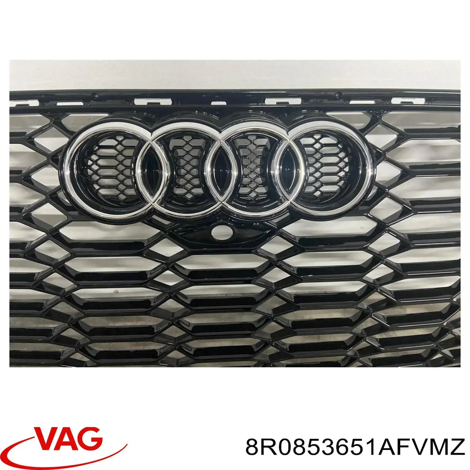 Купити 8R0853651AFVMZ VAG Захисна решітка радіатора