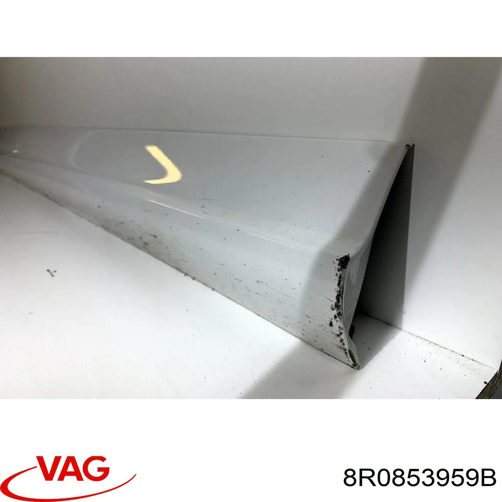 8R0853959B VAG Молдинг передніх лівих дверей