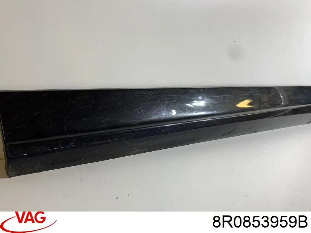 Накладка передніх дверей VAG 8R0853959B