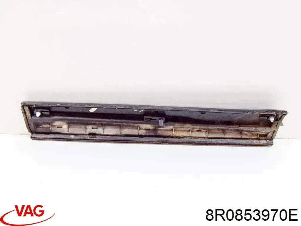 Купити 8R0853970E VAG Накладка задньої правої двері, нижня
