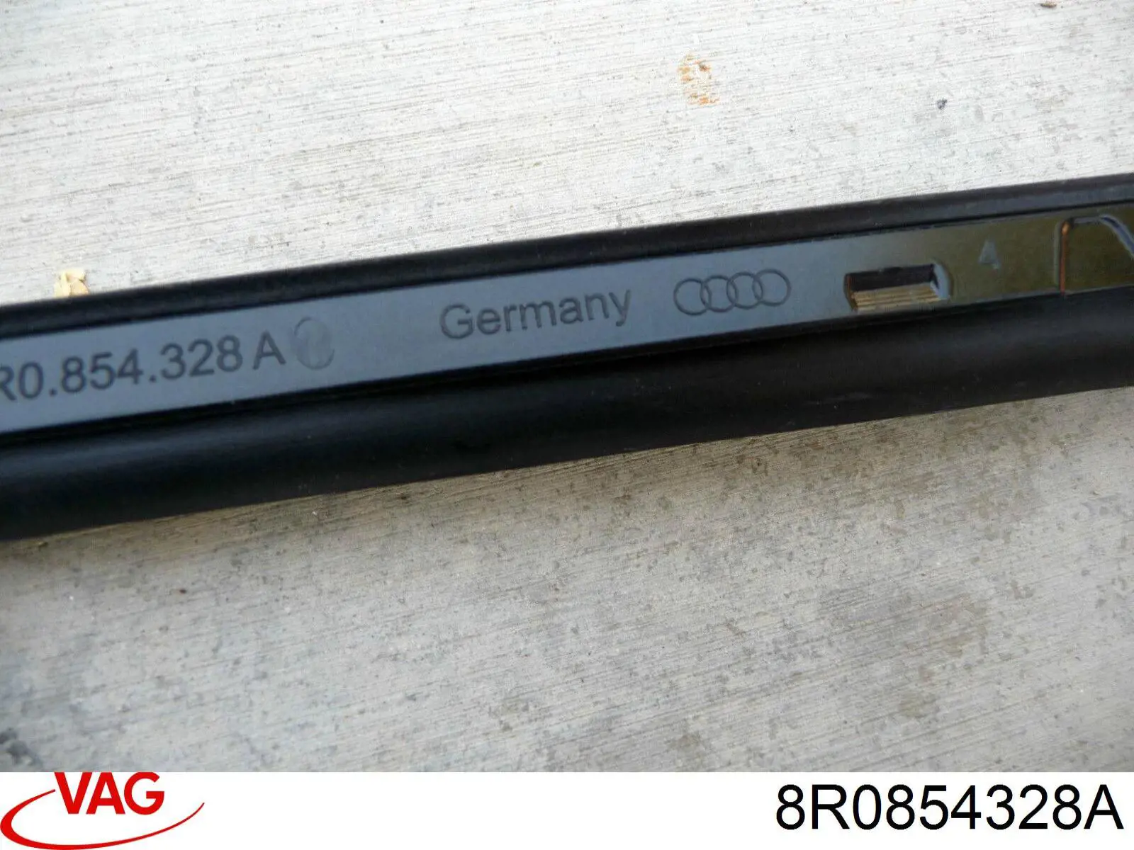 Купити 8R0854328A01CREF VAG Захисна накладка вітрового скла права