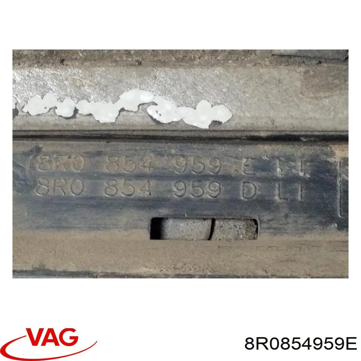 Купити 8R0854959E VAG Молдинг переднього лівого крила