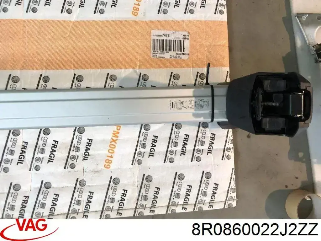 Рейлінг даху правий 8R0860022J2ZZ VAG