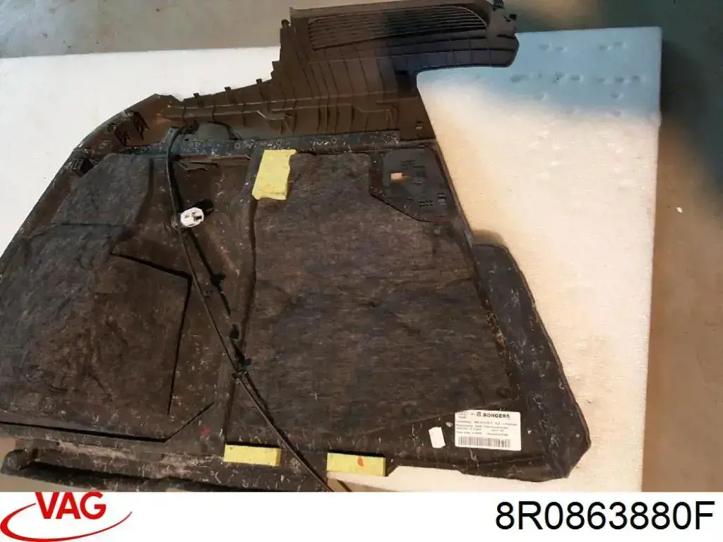 Облицювання багажного відсіку, праве VAG 8R0863880F