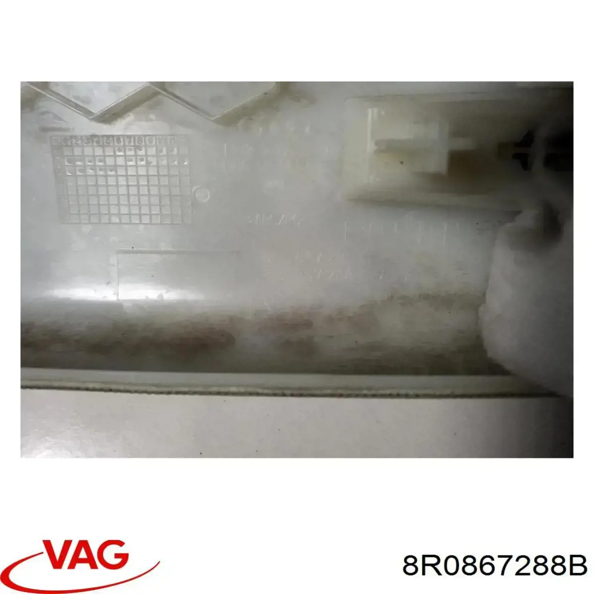 Купити 8R0867288B VAG Обшивка стійки кузова внутрішня, задня права