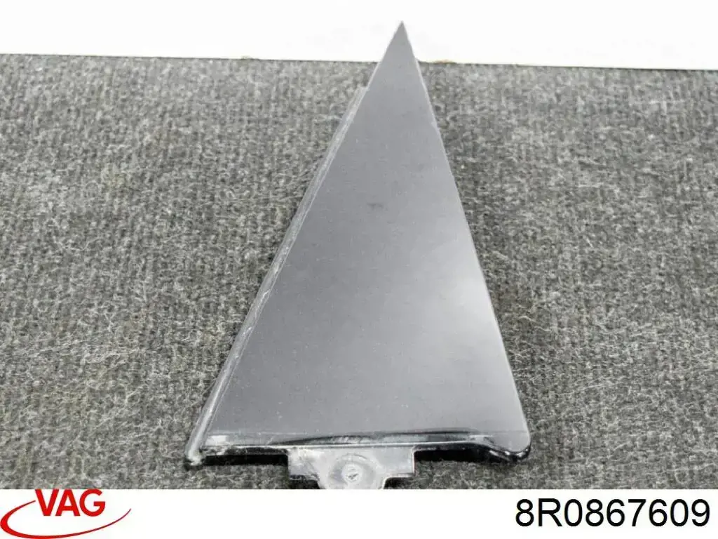Оббивка багажника VAG 8R0867609