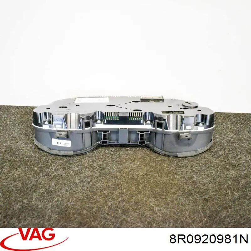 Купити 8R0920981N VAG Спідометр