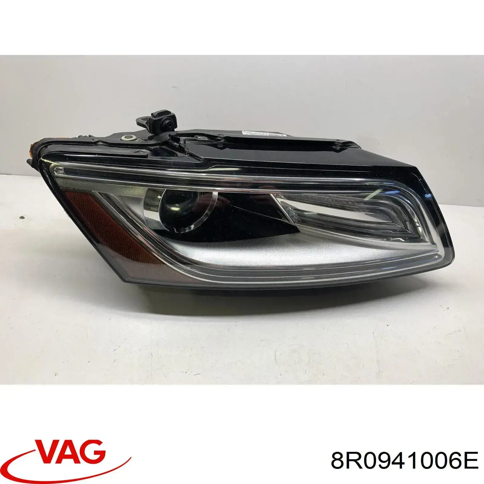 Фара права ZAD111600R Signeda