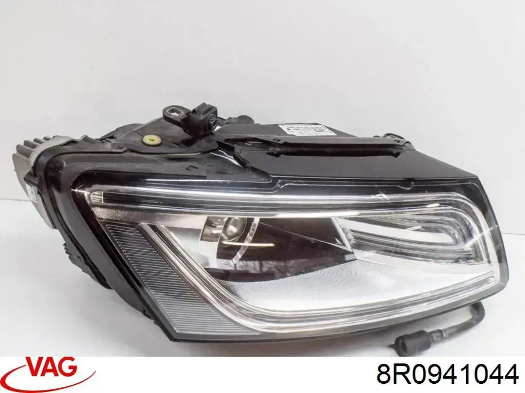 8R0941044 VAG Фара правая