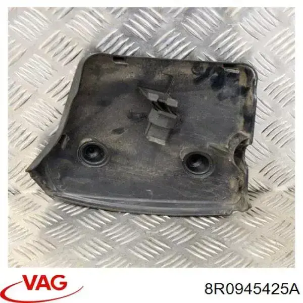 Купити 8R0945425A VAG Накладка під задній ліхтар, лівий