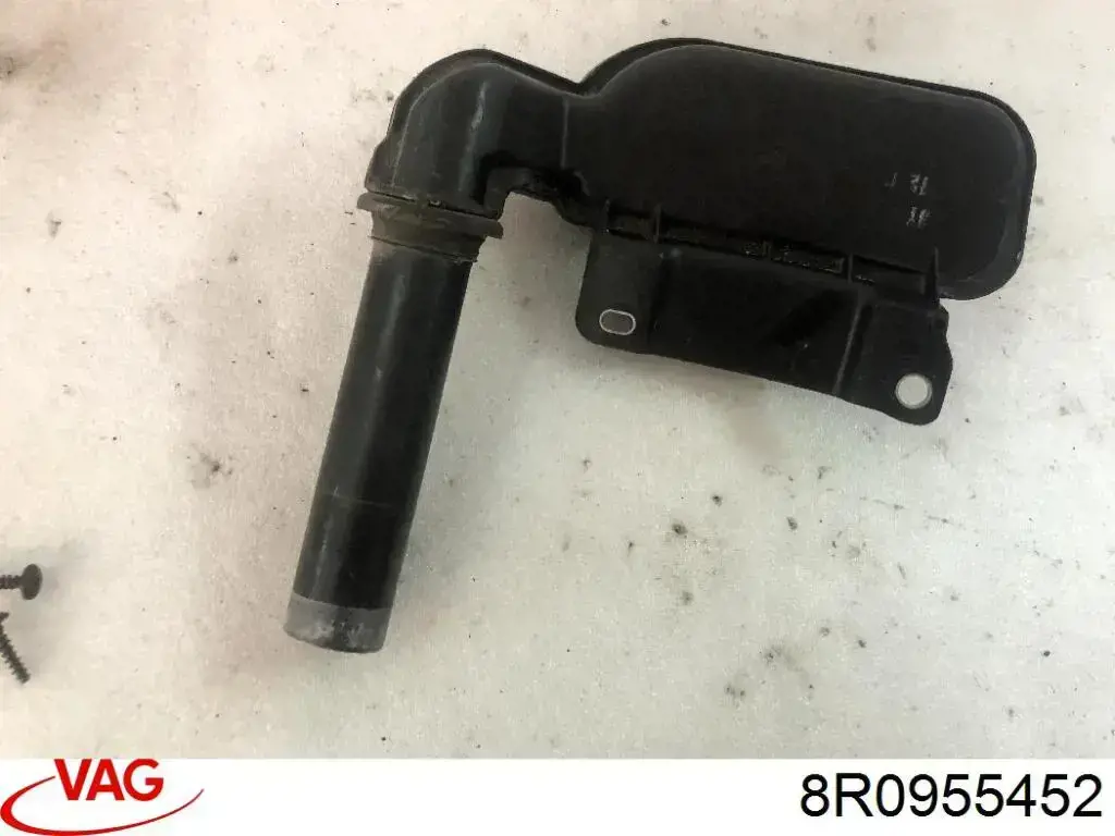 Горловина бачка омивача VAG 8R0955452 ціна, від 5.07 USD