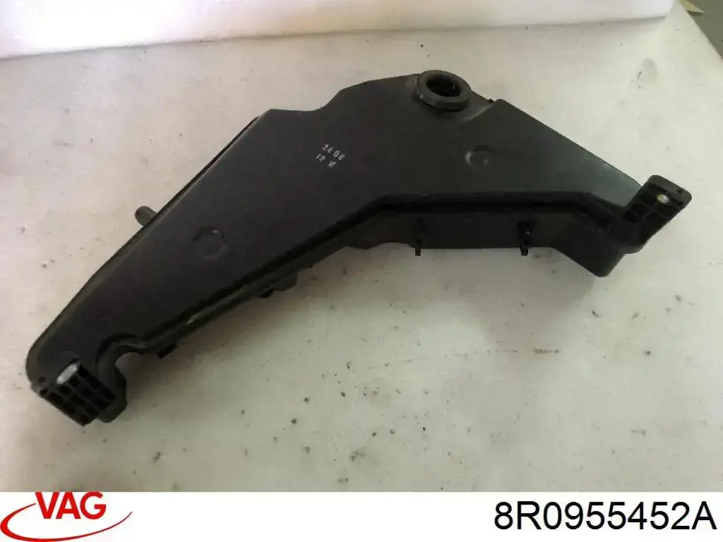 Купити 8R0955452A VAG Горловина бачка омивача