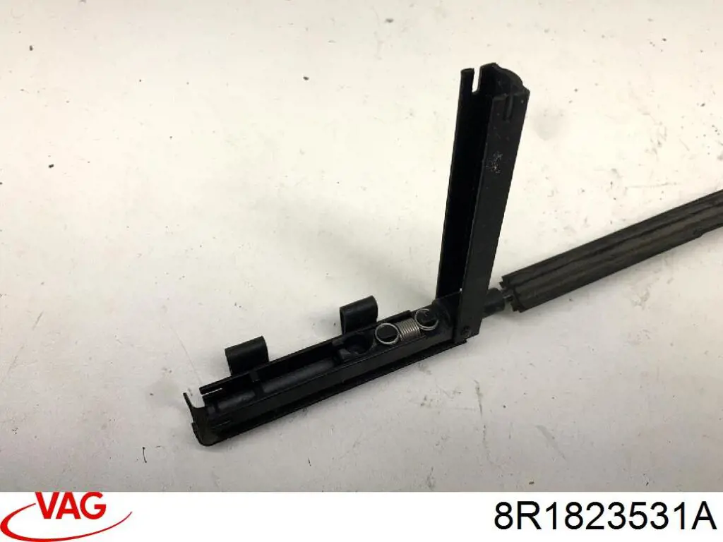 Купити 8R1823531A VAG Трос відкриття капота, передній