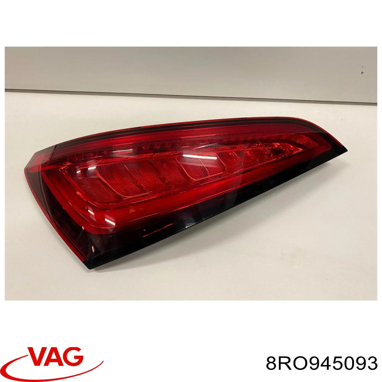 Ліхтар задній лівий VAG 8RO945093 ціна, від 76.01 USD