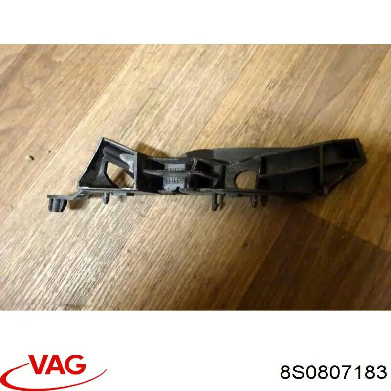 8S0807183B VAG Направляюча переднього бампера, ліва