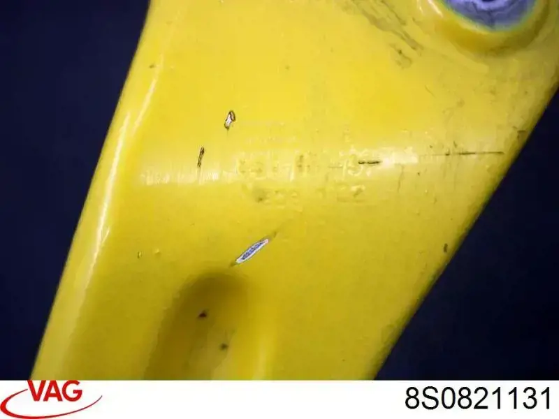 Кронштейн кріплення крила переднього лівого, передній 8S0821131 VAG