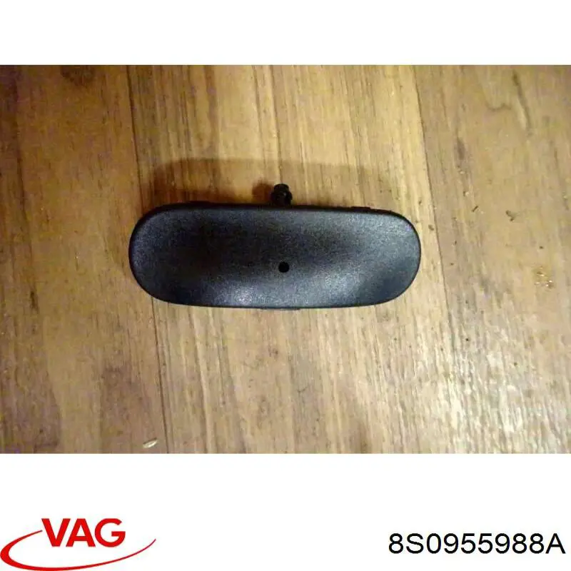 Форсунка омивача скла лобового, права 8S0955988A VAG