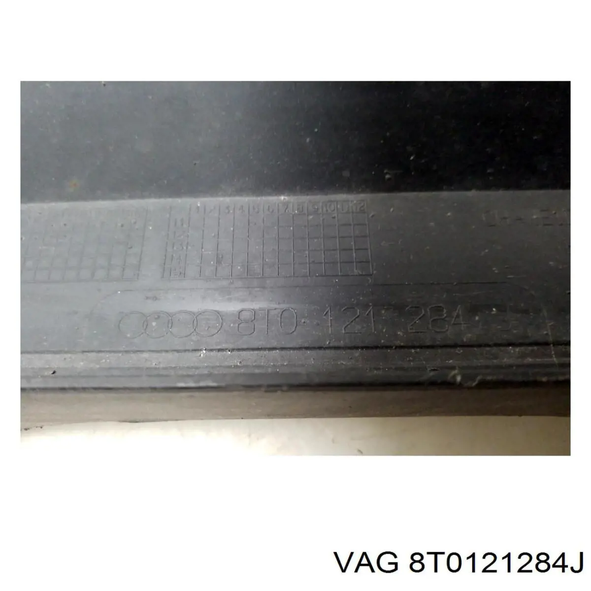 Купити 8T0121284J VAG Повітропровід (дефлектор) радіатора, правий