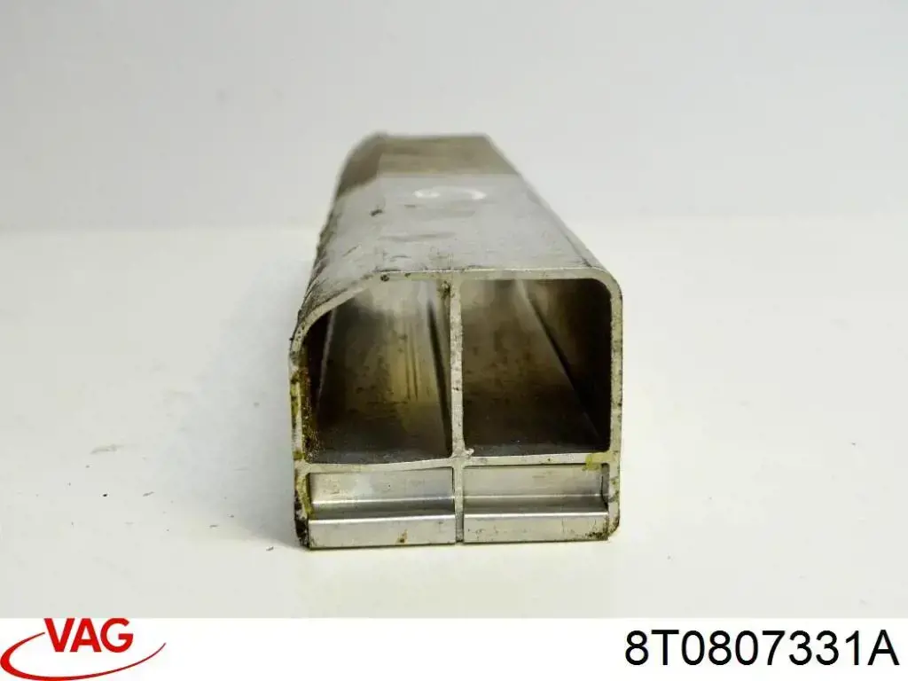 Кронштейн підсилювача заднього бампера VAG 8T0807331A ціна, від 15.20 USD
