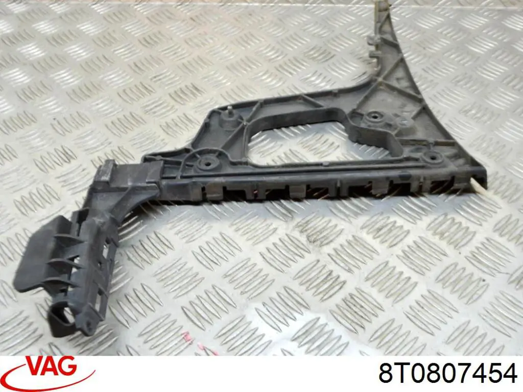 Кронштейн бампера заднього, правий 8T0807454 VAG
