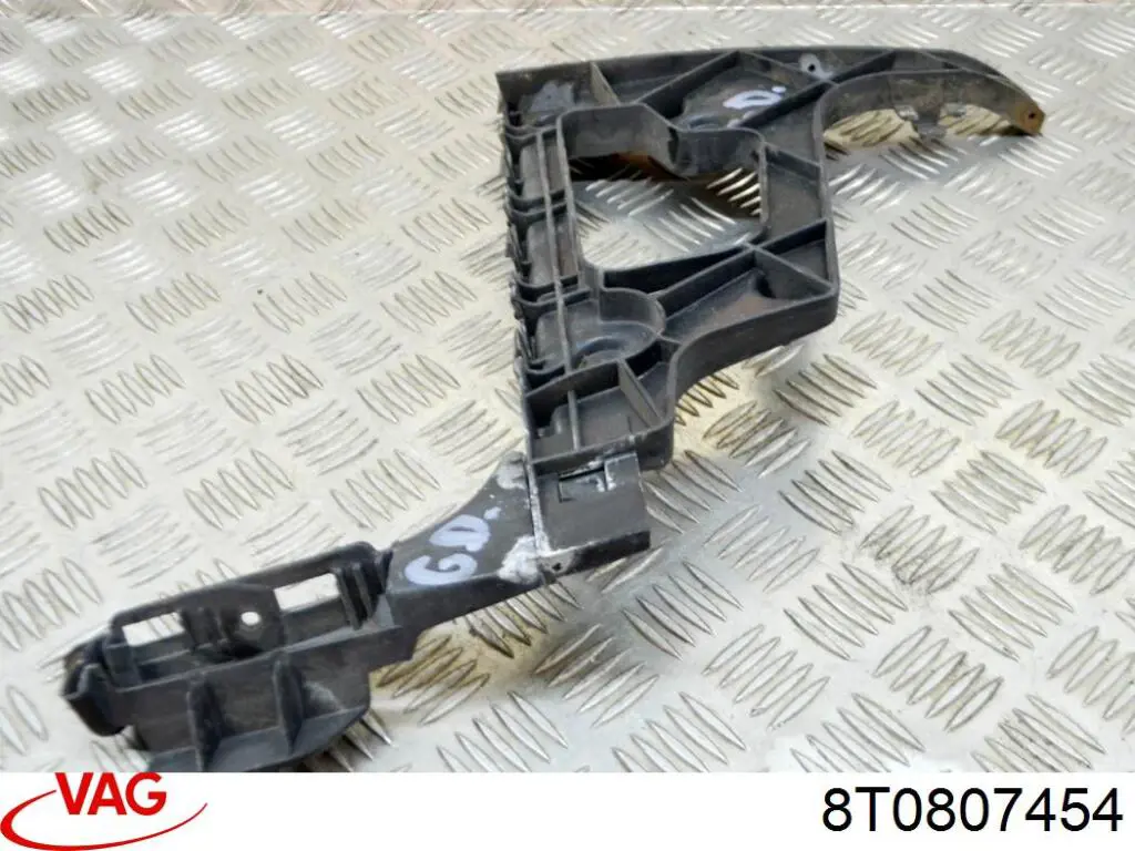 Купити 8T0807454 VAG Кронштейн бампера заднього, правий
