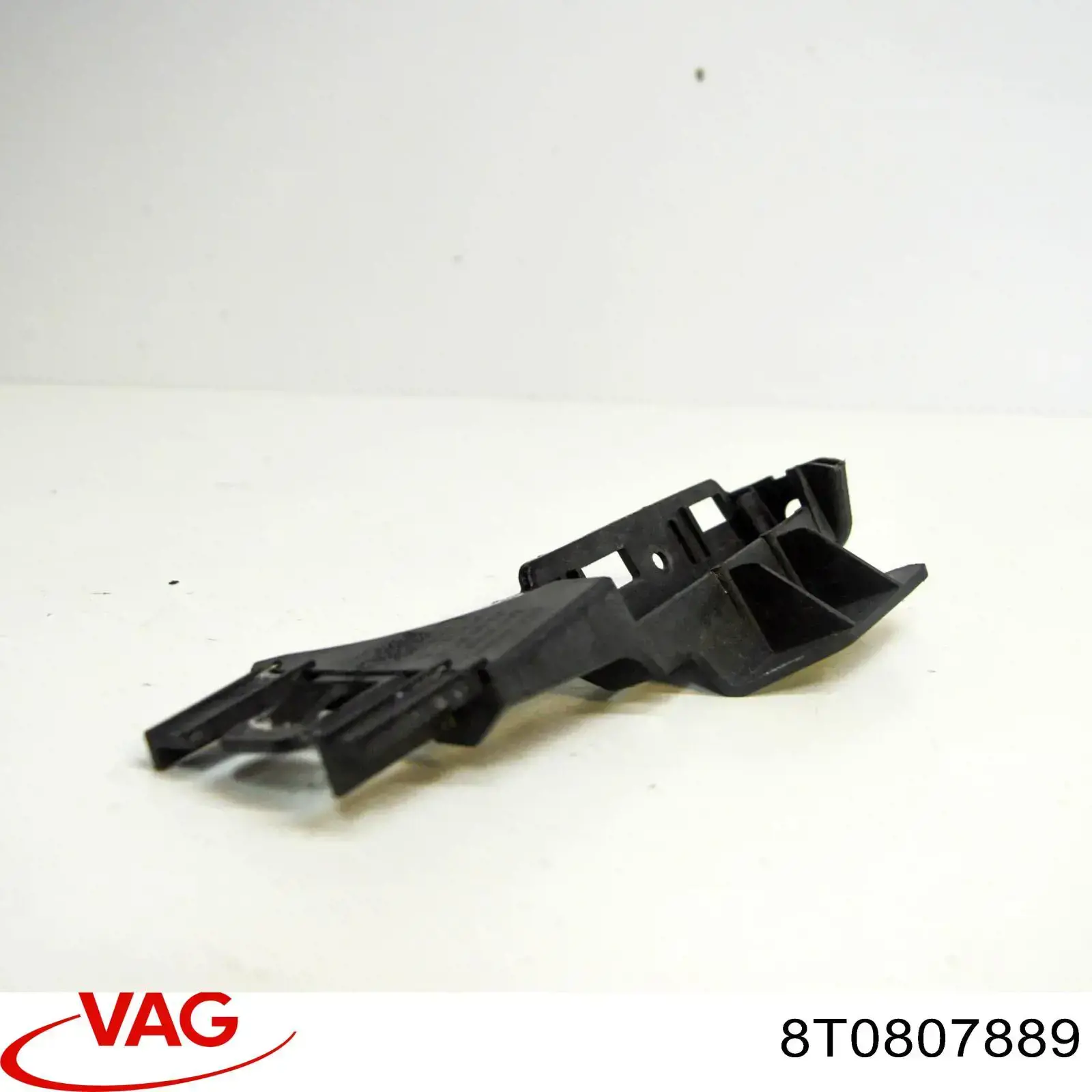 Направляюча заднього бампера, ліва VAG 8T0807889 ціна, від 8.44 USD