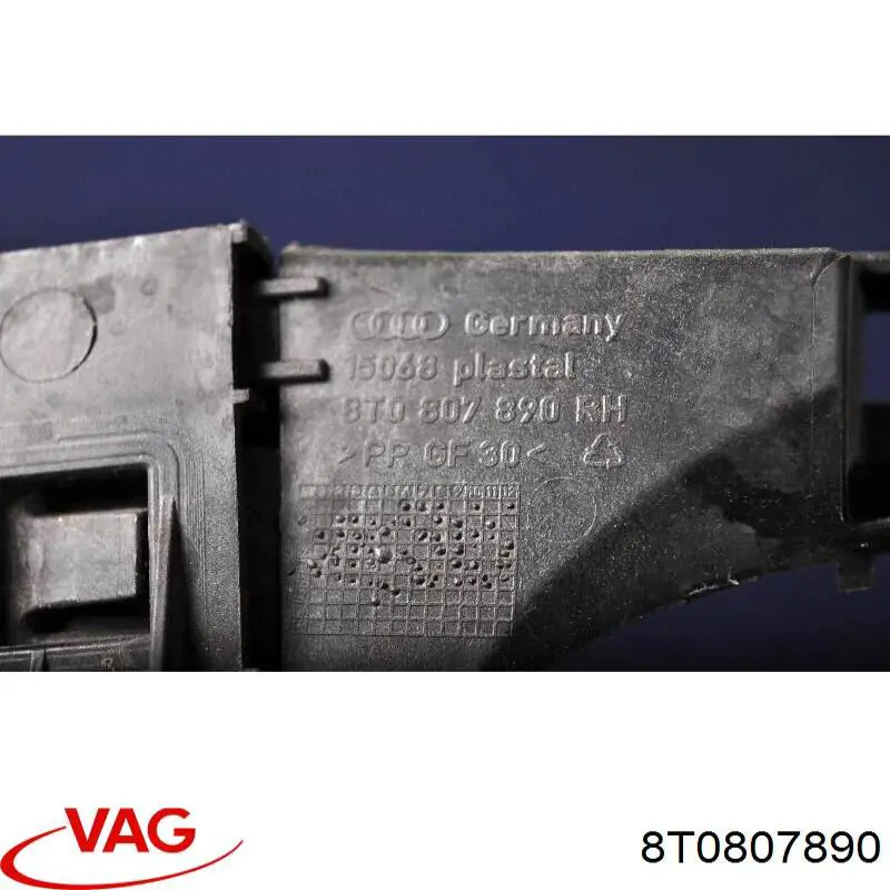 Направляюча заднього бампера, права VAG 8T0807890 ціна, від 12.67 USD