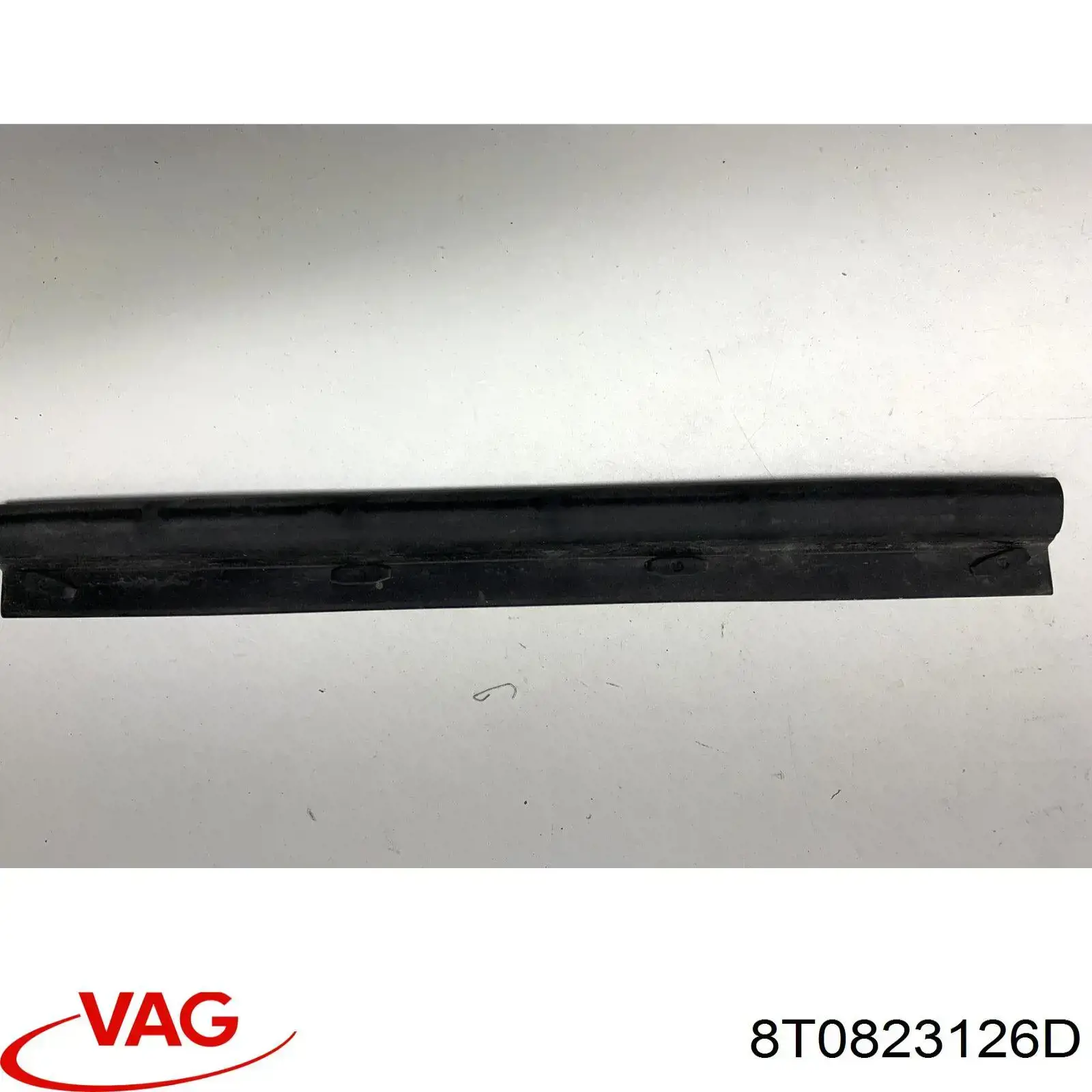  VAG 8T0823126D ціна, від 5.07 USD
