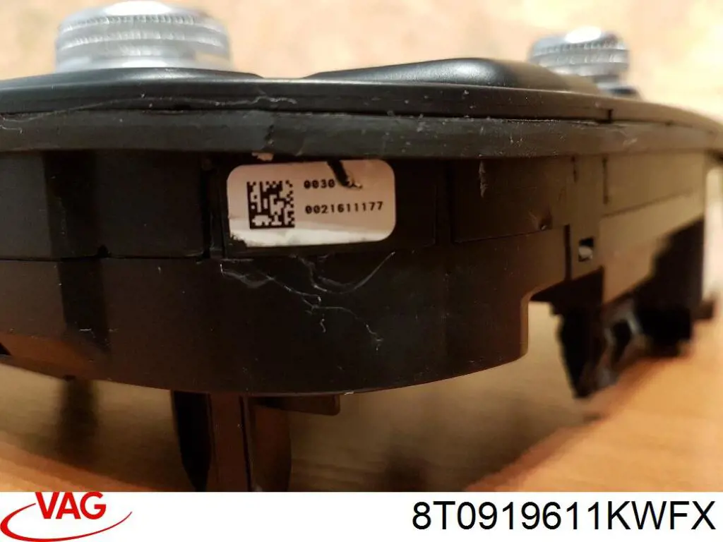Купити 8T0919611KWFX VAG Пульт керування магнітолою