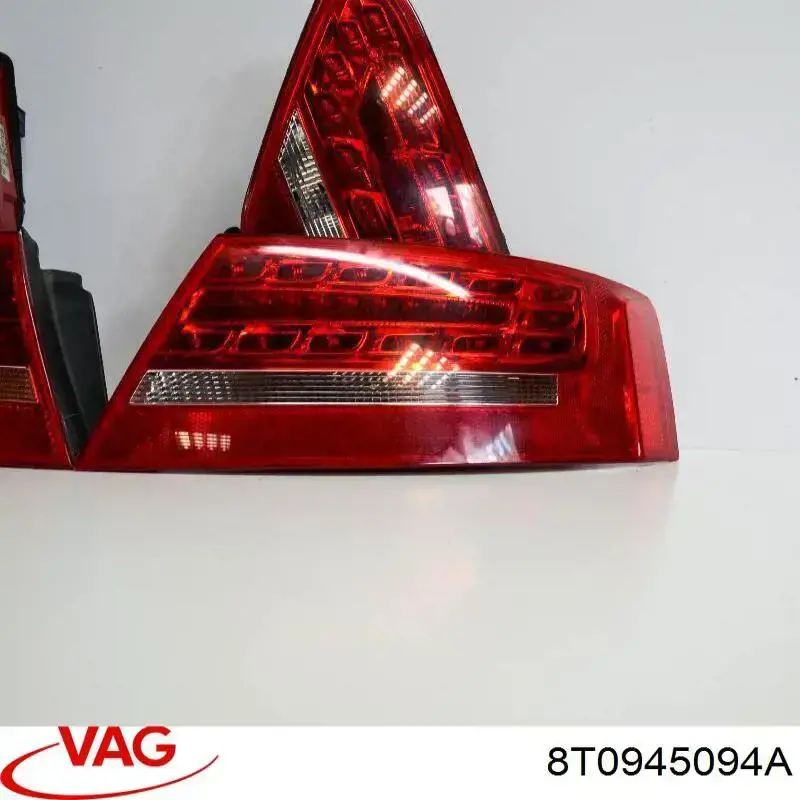 Стоп задній VAG 8T0945094A ціна, від 38.09 USD