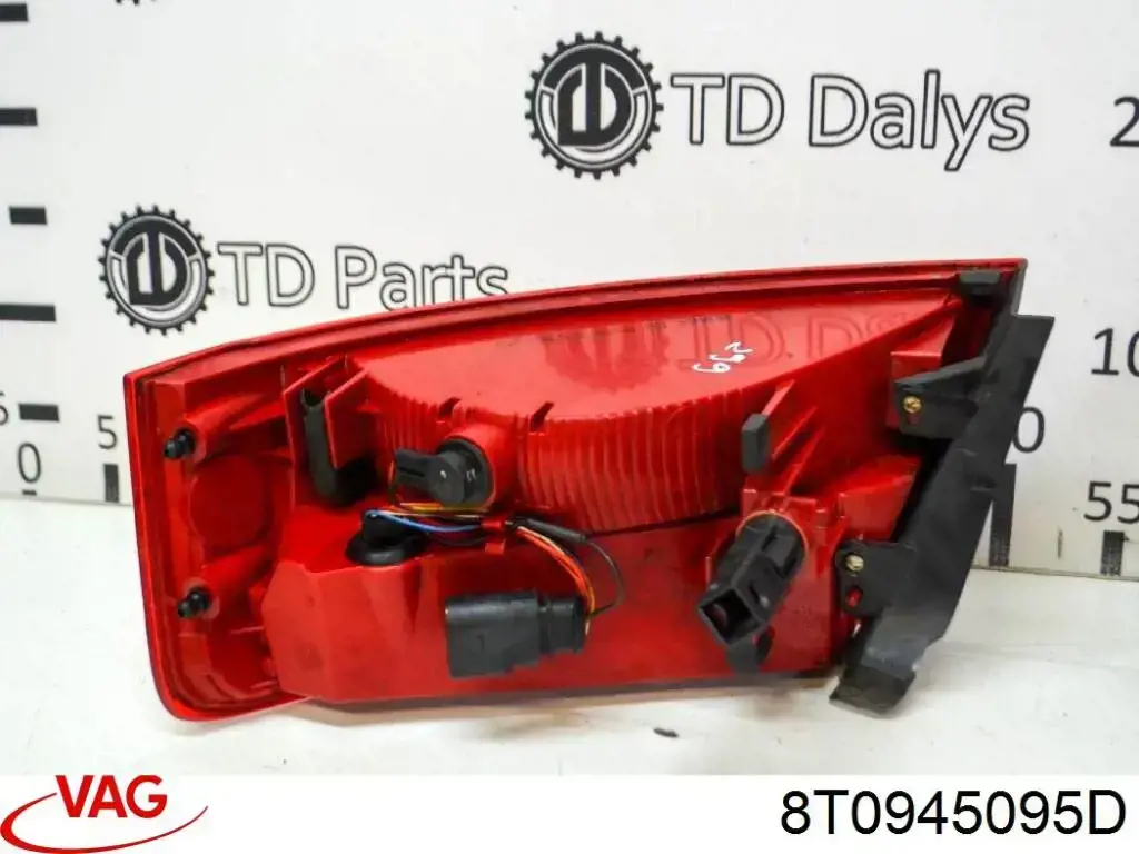 Купити 8T0945095D VAG Ліхтар задній
