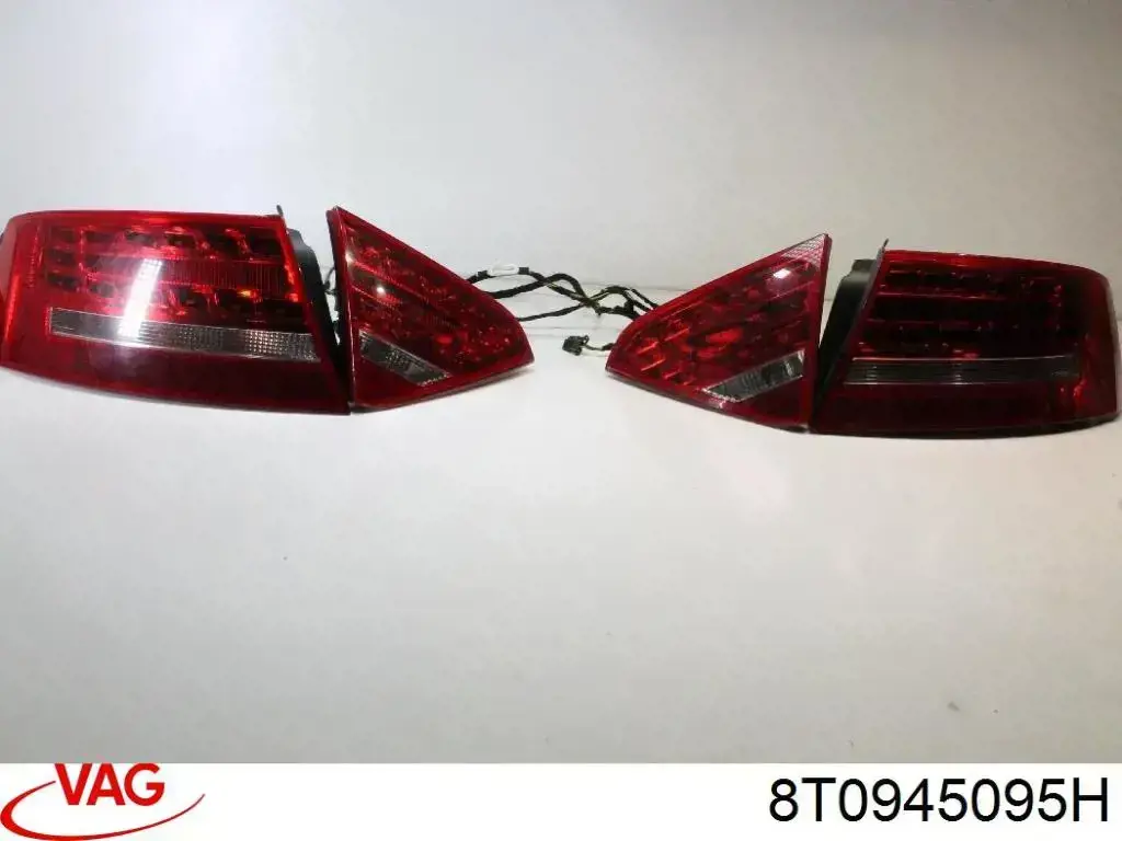 Задня ліва зовнішня фара VAG 8T0945095H ціна, від 340.32 USD