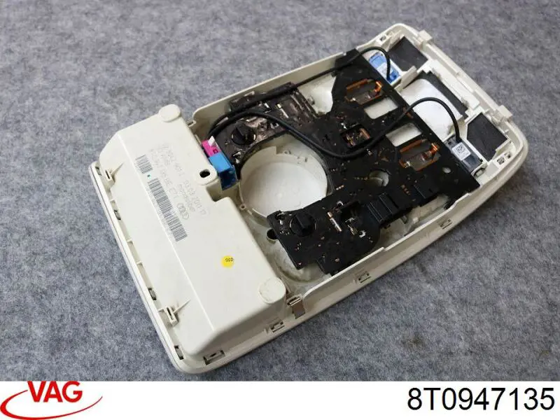Плафони внутрішнього освітлення VAG 8T0947135