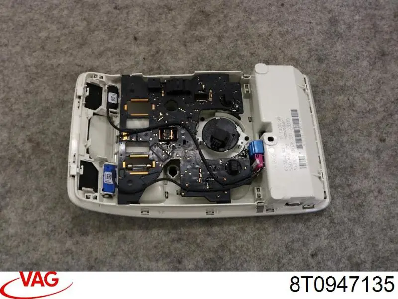 Купити 8T0947135 VAG Плафон освітлення кабіни