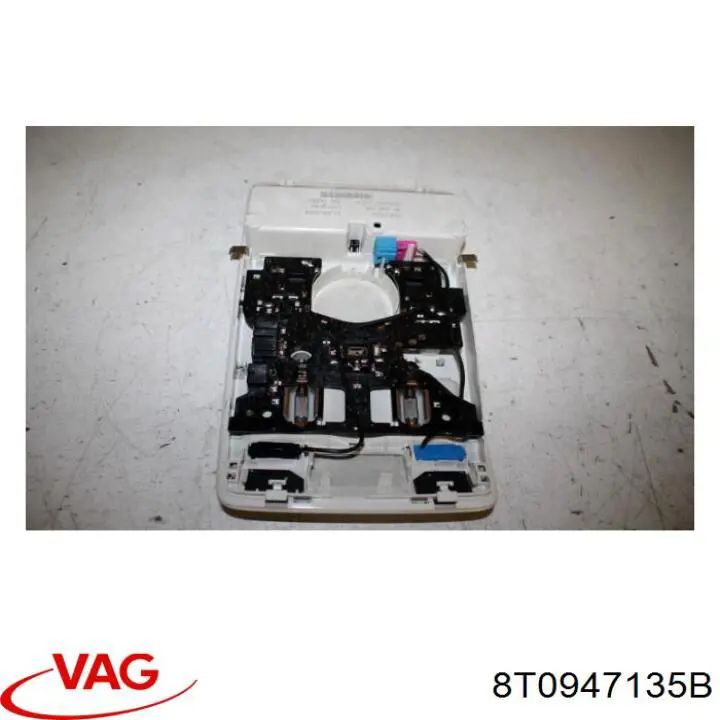 Плафон освітлення салону/кабіни VAG 8T0947135B ціна, від 12.60 USD