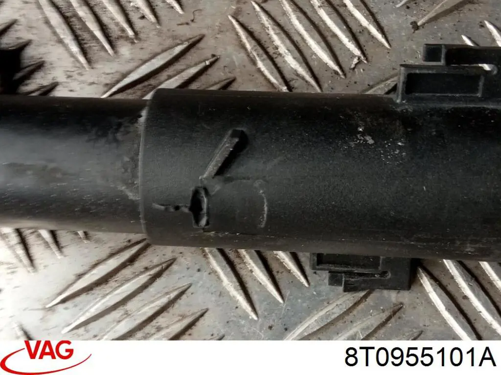 Купити 8T0955101A VAG Форсунка омивача фари передньої, лівою