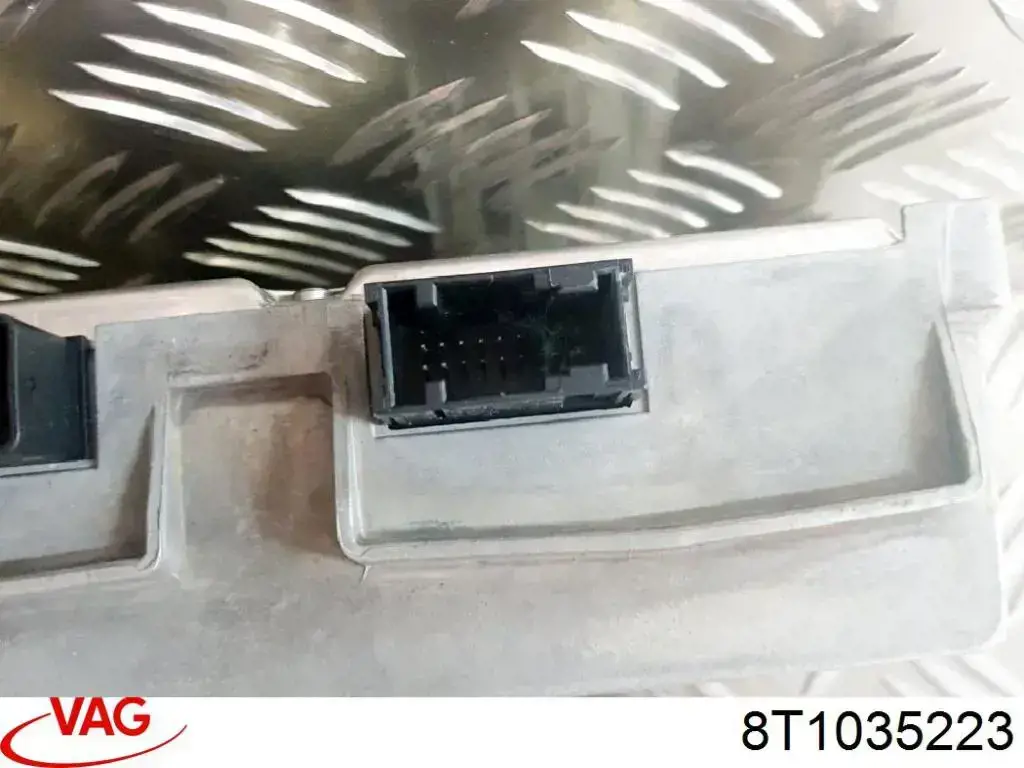 Підсилювач сигналу антени VAG 8T1035223