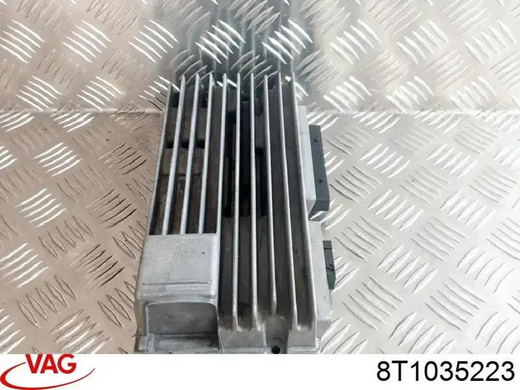 8T1035223 VAG Підсилювач сигналу антени